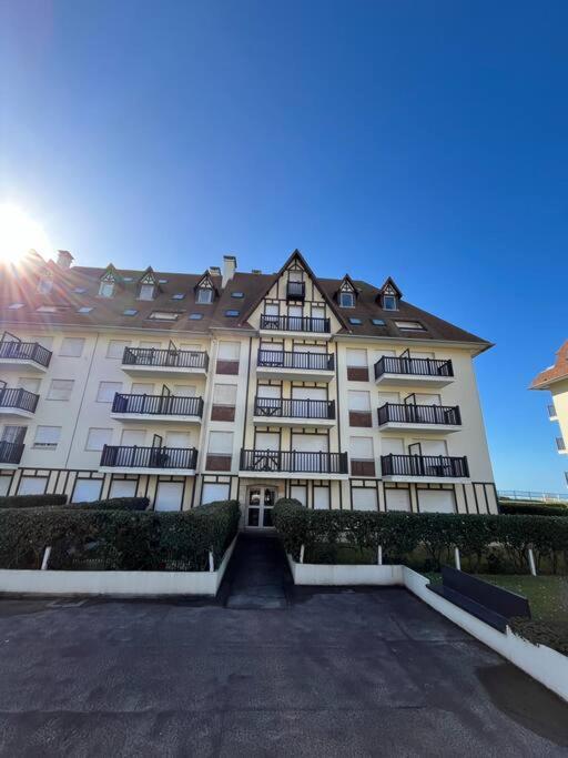 Douillet - Vue - Piscine/ Tennis Appartement *
