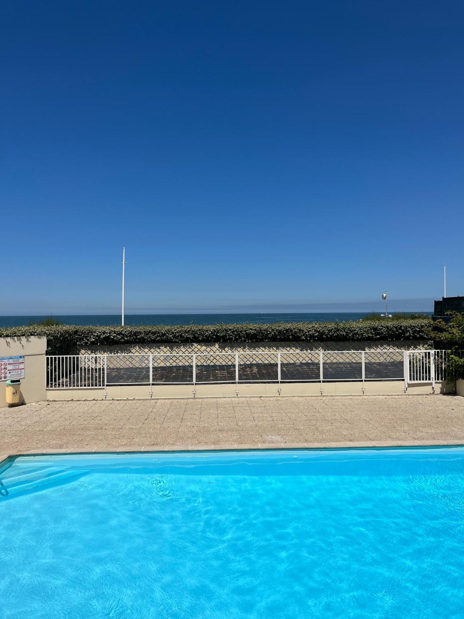Douillet - Vue - Piscine/ Tennis Apartment
