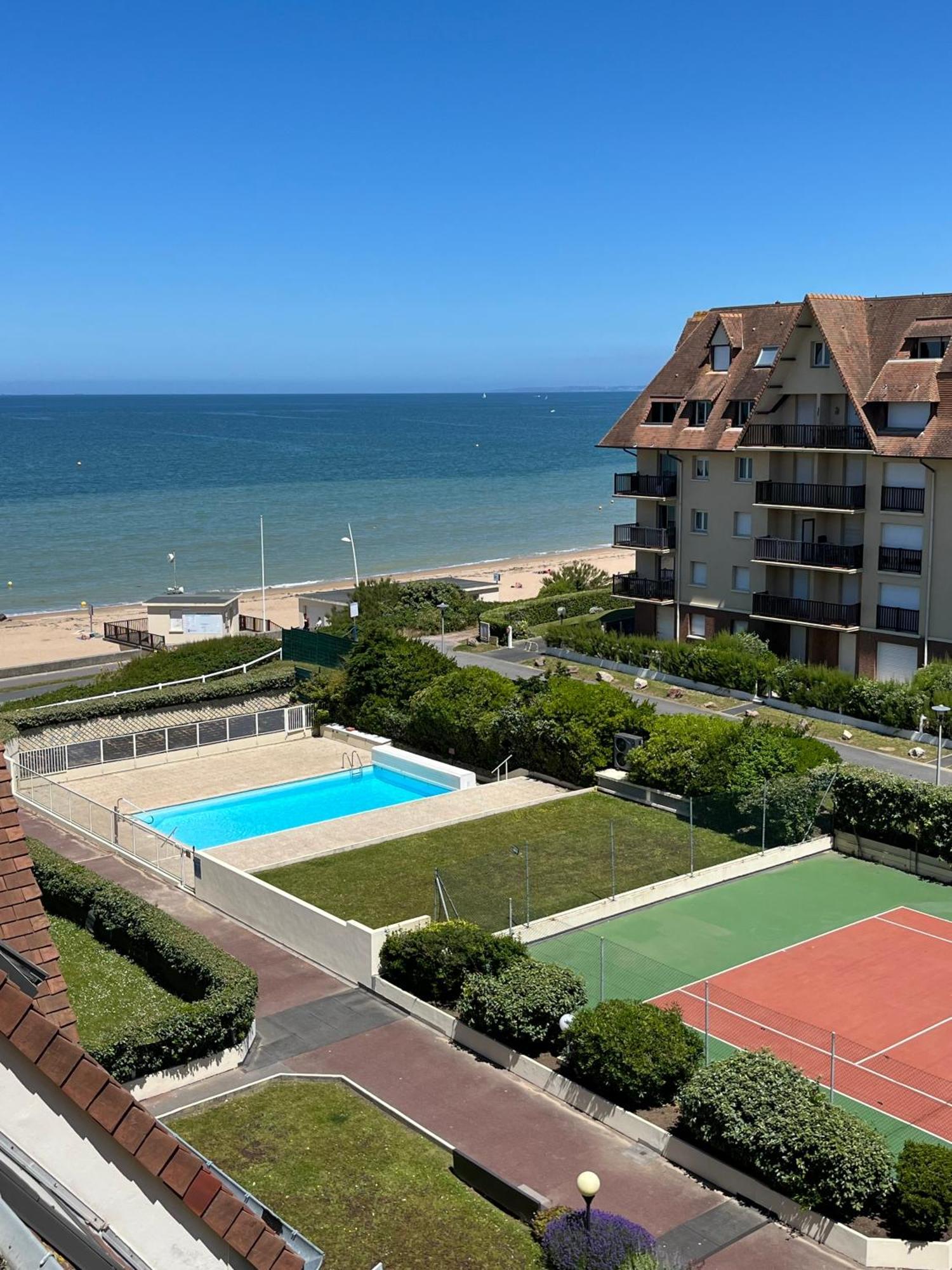 Apartment Douillet - Vue - Piscine/ Tennis